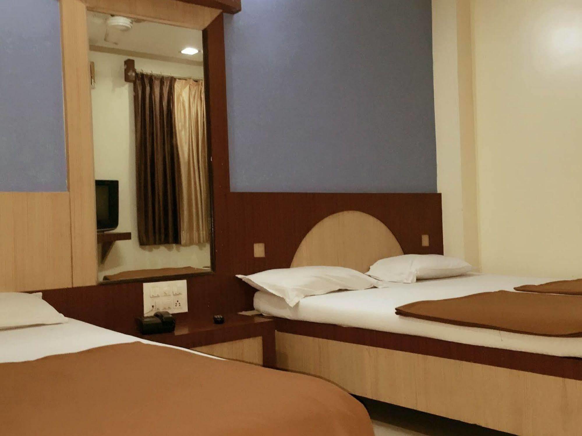 Hotel Disha Palace Shirdi Exterior foto