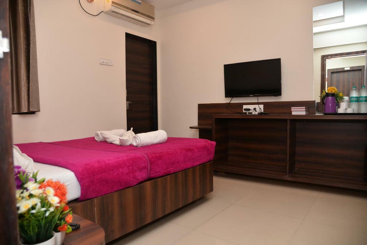 Hotel Disha Palace Shirdi Exterior foto